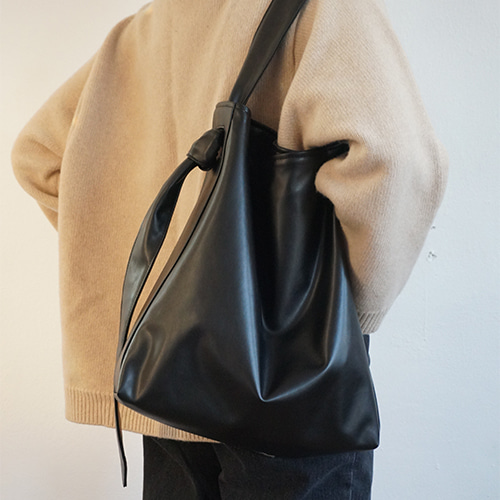 Casual Glossy Bag / Black (16차 리오더 , 10월 10일 발송예정)