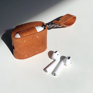 AirPods Case / Almond